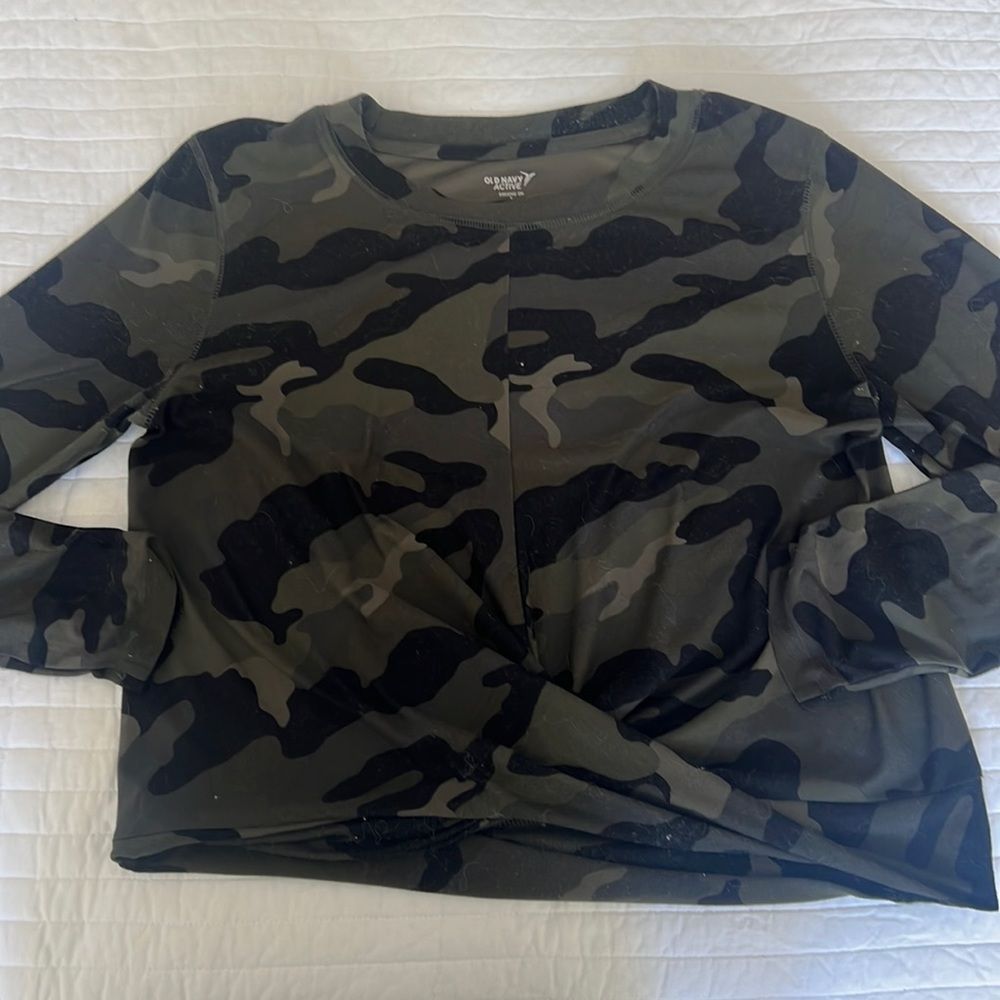 Old Navy Active Green Camo Print Long Sleeve Knot Front Shirt - Size Large